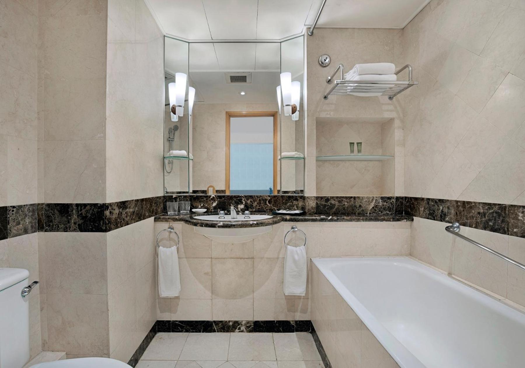 Hotel Harbour Plaza